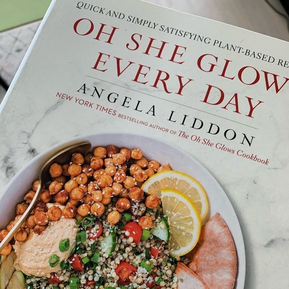 Oh She Glows everyday Cookbook by Angela Liddon - Picture 1 of 5